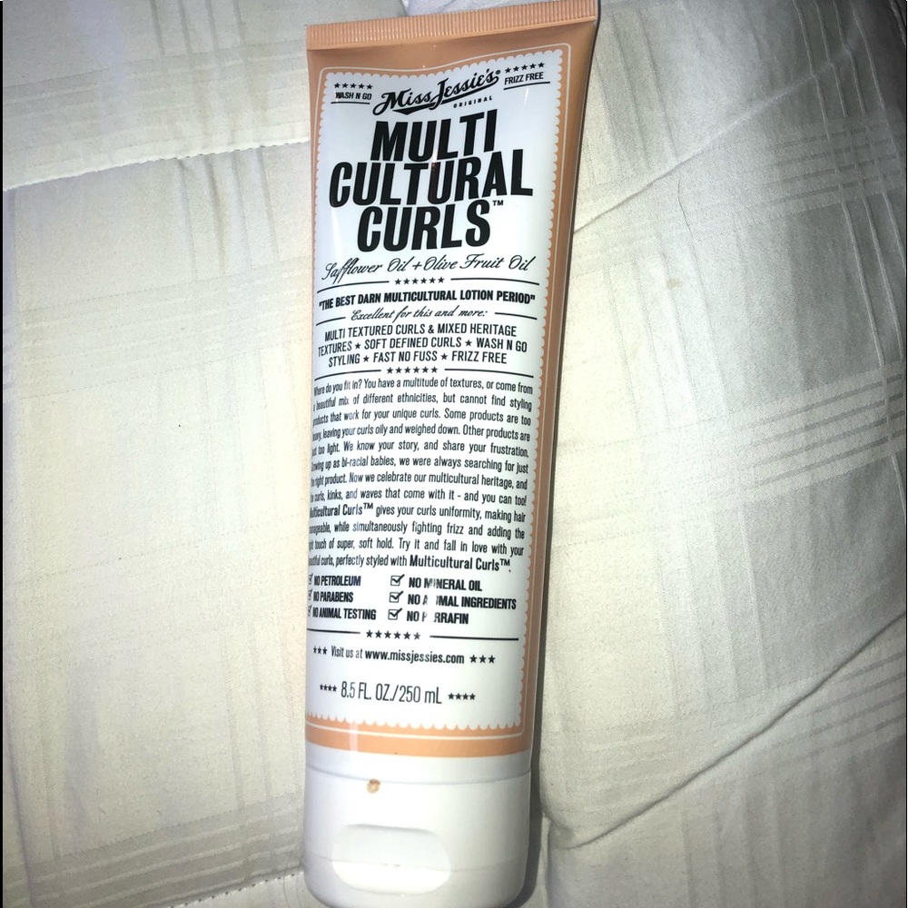 Multicultural curl cream